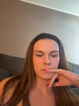 LisaFreier online show from September 25, 2025, 12:42 pm