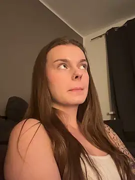 LisaFreier online show from October 8, 2025, 5:43 pm