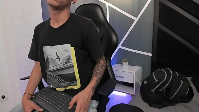 Justin Lakee online show from September 23, 2025, 11:08 pm