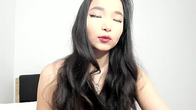 Soyun Mia online show from May 4, 2026, 1:29 pm