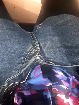 DarkSkiined online show from November 28, 2025, 9:23 am