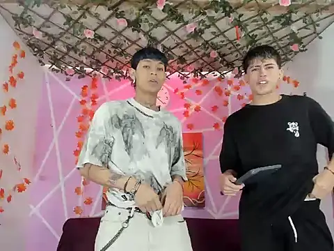 CLUB LATINOSBOYS online show from September 11, 2025, 1:33 pm