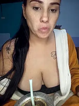Snapshot of kariciasecreta chatting on April 10, 2026, 9:58 am kariciasecreta online show from April 10, 2026, 9:58 am