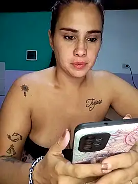 Snapshot of kariciasecreta chatting on April 19, 2026, 9:41 am kariciasecreta online show from April 19, 2026, 9:41 am