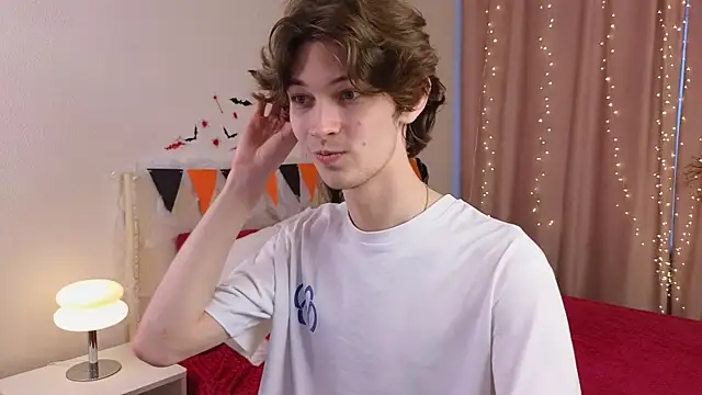 Snapshot of _Den1s_ chatting on October 25, 2025, 12:23 pm  Den1s  online show from October 25, 2025, 12:23 pm