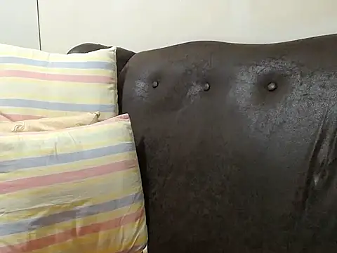 Snapshot of bustylaura4u chatting on October 21, 2025, 2:45 am bustylaura4u online show from October 21, 2025, 2:45 am