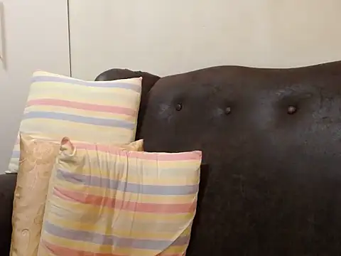 Snapshot of bustylaura4u chatting on October 25, 2025, 3:51 pm bustylaura4u online show from October 25, 2025, 3:51 pm