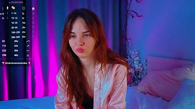 LisaDrake online show from September 30, 2025, 7:08 pm