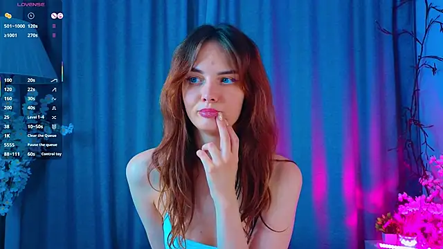 LisaDrake online show from October 6, 2025, 7:33 pm