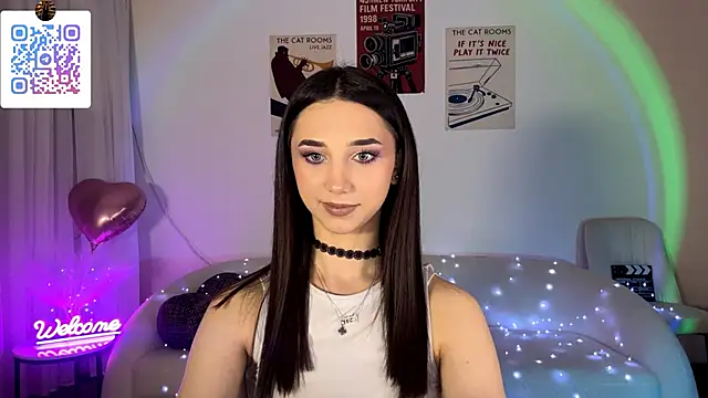 LinaMour online show from April 28, 2026, 10:15 pm