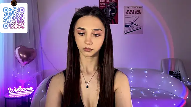 LinaMour online show from May 19, 2026, 1:56 am