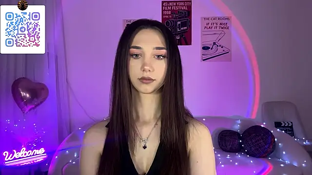 LinaMour online show from May 20, 2026, 10:05 pm