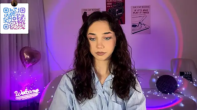 LinaMour online show from May 25, 2026, 10:27 pm