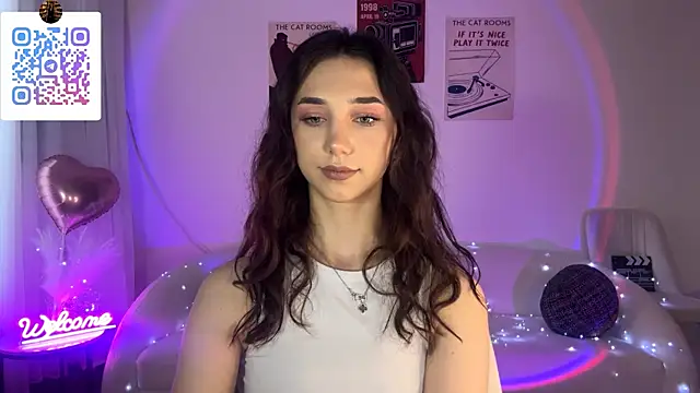 LinaMour online show from May 27, 2026, 1:57 am