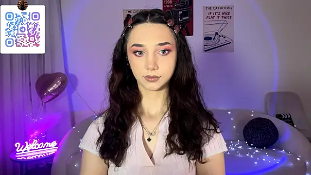 LinaMour online show from June 10, 2026, 10:19 pm