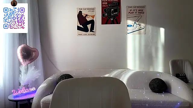 LinaMour online show from June 14, 2026, 2:57 am