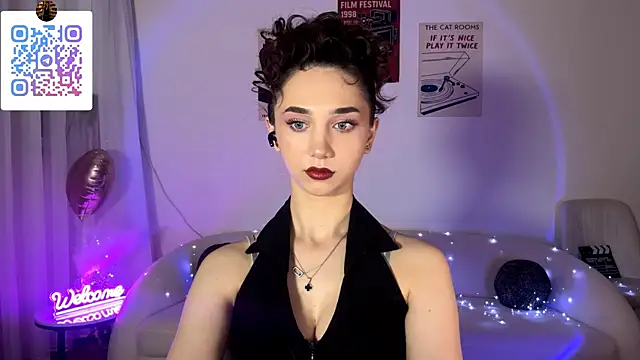 LinaMour online show from June 17, 2026, 10:10 pm