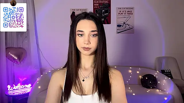 LinaMour online show from June 18, 2026, 10:47 pm