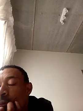 fitsexyman online show from January 18, 2026, 3:49 pm