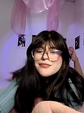 Lenaashy online show from September 10, 2025, 2:28 pm