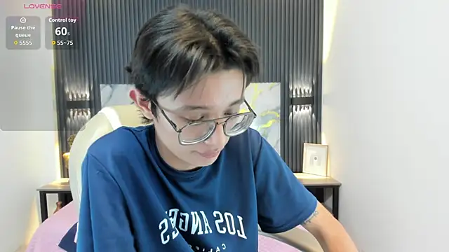 SantiagoRusso18 online show from November 13, 2025, 3:38 am