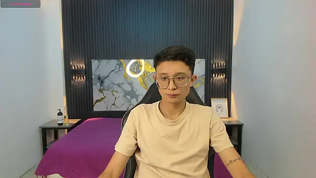 SantiagoRusso18 online show from February 14, 2026, 7:32 pm