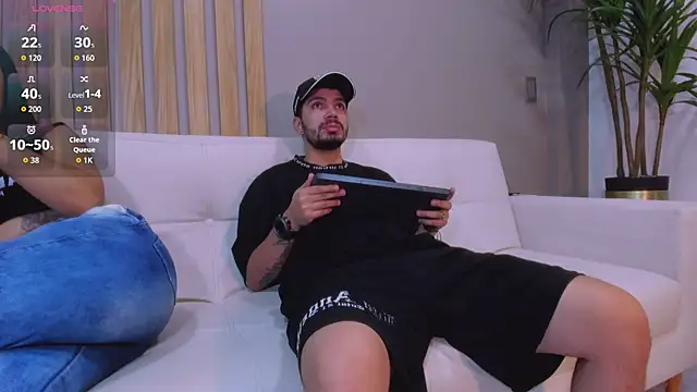 aronandluna online show from October 10, 2025, 2:27 pm