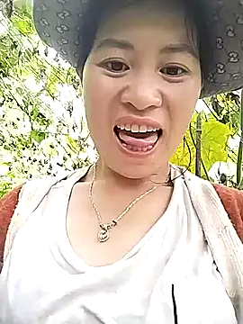 tuyetnhi-00 online show from September 24, 2025, 2:26 am