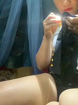 tuyetnhi-00 online show from September 29, 2025, 2:06 am