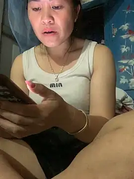 tuyetnhi-00 online show from October 31, 2025, 12:50 pm