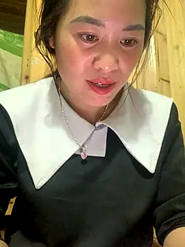 tuyetnhi-00 online show from November 10, 2025, 10:14 am