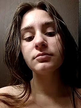 freakylittlebitch69 online show from October 8, 2025, 3:09 pm