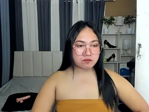 Snapshot of TsUncutKaren chatting on March 7, 2026, 6:21 am TsUncutKaren online show from March 7, 2026, 6:21 am