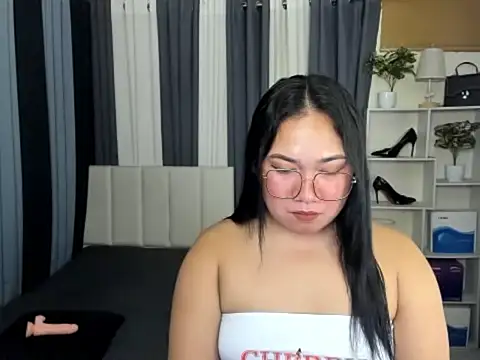 Snapshot of TsUncutKaren chatting on March 17, 2026, 5:05 pm TsUncutKaren online show from March 17, 2026, 5:05 pm