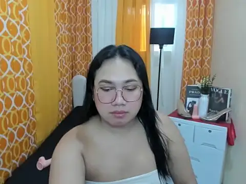 TsUncutKaren online show from May 8, 2026, 5:02 am