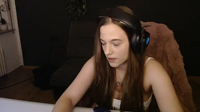 Snapshot of Luna_Lynn chatting on November 26, 2025, 7:48 pm Luna Lynn online show from November 26, 2025, 7:48 pm