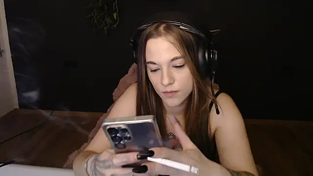 Snapshot of Luna_Lynn chatting on December 13, 2025, 9:09 pm Luna Lynn online show from December 13, 2025, 9:09 pm