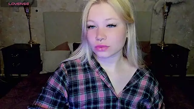 Diana Dream online show from September 24, 2025, 8:12 pm