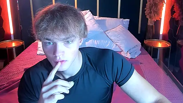 Snapshot of ChaseMuscular chatting on September 24, 2025, 10:29 am ChaseMuscular online show from September 24, 2025, 10:29 am