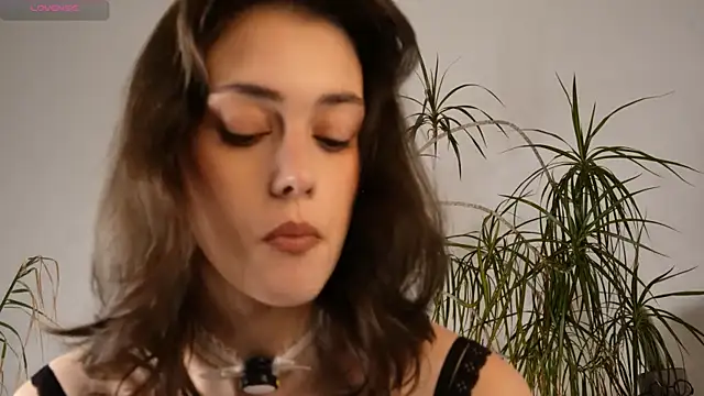 Snapshot of ttragedienne chatting on October 16, 2025, 1:23 pm ttragedienne online show from October 16, 2025, 1:23 pm