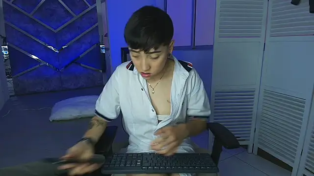 Snapshot of Eryx_Eriscor chatting on October 27, 2025, 2:54 pm Eryx Eriscor online show from October 27, 2025, 2:54 pm