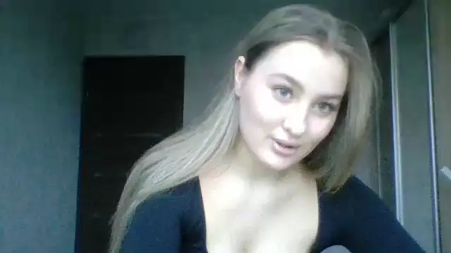 Karyllia online show from October 4, 2025, 2:48 pm
