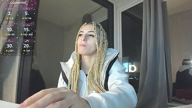 Snapshot of Ella_Vee chatting on October 25, 2025, 3:03 am Ella Vee online show from October 25, 2025, 3:03 am