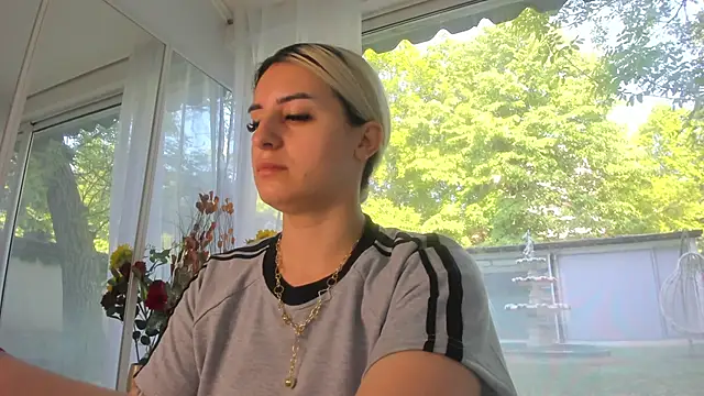 Ella Vee online show from May 6, 2026, 6:08 am