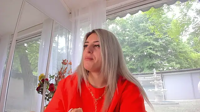 Ella Vee online show from May 9, 2026, 5:45 am