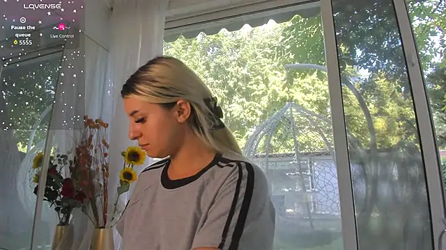 Ella Vee online show from June 27, 2026, 6:40 am