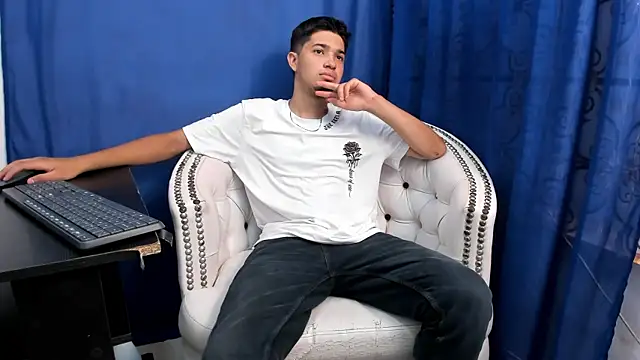 Snapshot of JrEnrique chatting on September 11, 2025, 7:58 pm JrEnrique online show from September 11, 2025, 7:58 pm