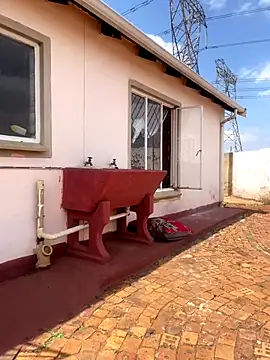 Melanin2002 online show from October 31, 2025, 11:44 am