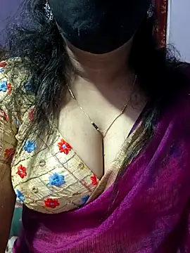 luci-queen online show from November 13, 2025, 4:44 am