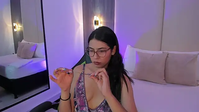 desireee  online show from February 17, 2026, 12:23 pm